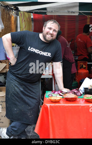 Londres, Royaume-Uni. 13 avr, 2014. Enojy londoniens un bon week-end à l'extérieur du marché alimentaire réel le Southbank centre, où vous pourrez trouver des produits alimentaires de façon durable et éthique. Credit : Giulia Fiori/Alamy Live News Banque D'Images