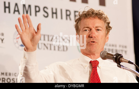 Le sénateur américain Paul Rand, R-New York, prend la parole à un rassemblement du parti conservateur à Manchester, New Hampshire, le 12 avril 2014. Banque D'Images