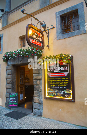 Le Dubliner Irish Pub pour les touristes, Ungelt cour, vieille ville, Prague, République Tchèque, Europe Banque D'Images