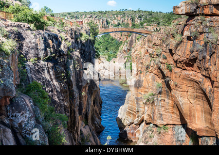 Rivière à la bourkes potholes en afrique du sud près de l'panoramaroute avec grand canyon et cascades Banque D'Images