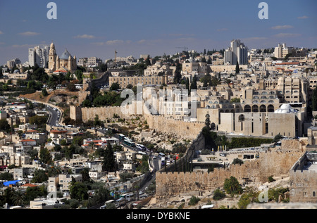 Vue sur la vieille ville de Jérusalem, prise du mont des Oliviers, Jérusalem, Israël Banque D'Images