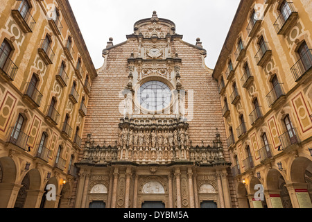 Basilique Santa Maria de Montserrat à Monistrol de Montserrat, en Catalogne, Espagne. Célèbre pour la Vierge de Montserrat Banque D'Images