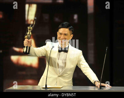 Hong Kong, Hong Kong Film Awards (HKFA) dans le sud de la Chine à Hong Kong. 13 avr, 2014. Nick Cheung, le gagnant du prix du meilleur acteur pour sa performance dans le film 'UN', prend la parole à la cérémonie de présentation de la 33e Hong Kong Film Awards (HKFA) dans le sud de la Chine, Hong Kong, le 13 avril 2014. Crédit : Il Jingjia/Xinhua/Alamy Live News Banque D'Images