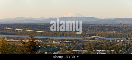 Une vue panoramique de l'Oregon et Washington states avec Mt. Saint Helens. Banque D'Images