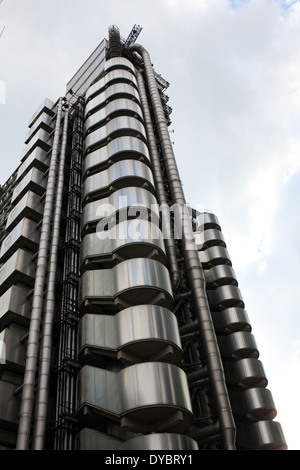 Le Lloyds building immeuble de bureaux conçu par l'architecte Richard Rogers à 1 Lime Street, London EC3M 7HA Banque D'Images