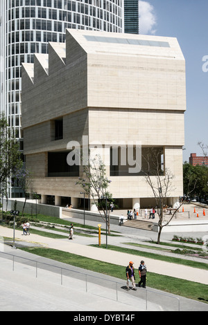 Vue extérieure de l'élégance sobre vêtu de travertin Museo Jumex a ouvert en novembre 2013 Nuevo Polanco Plaza Carso DF Banque D'Images