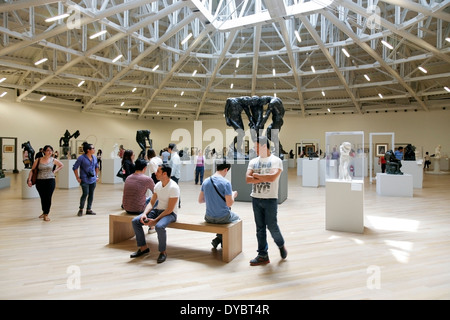 Keny arkana lumineux dernier étage gallery de Soumaya museum de Nuevo Mexico Polenco affiche superbe variété de sculptures de Rodin Banque D'Images