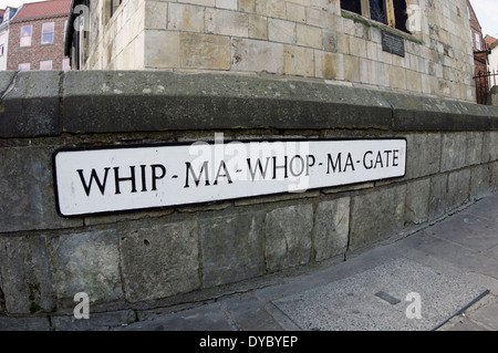 -Whip-Ma Whop-Ma-Gate Street Sign in New York. Le Yorkshire. UK Banque D'Images