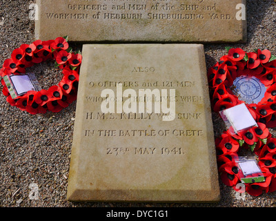 Hebburn Cimetière - HMS Kelly plaque commémorative. Hebburn, Tyne and Wear, England, UK Banque D'Images