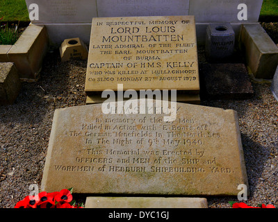 Hebburn Cimetière - HMS Kelly plaque commémorative. Hebburn, Tyne and Wear, England, UK Banque D'Images