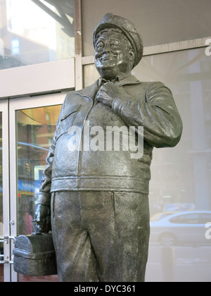 Ralph Kramden Statue, Port Authority Bus Terminal, NYC Banque D'Images