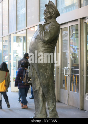 Ralph Kramden Statue, Port Authority Bus Terminal, NYC Banque D'Images