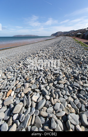 Le sentier du littoral du pays de Galles dans le Nord du Pays de Galles. Vue pittoresque de la côte du Pays de Galles à Penmaenmawr esplanade. Banque D'Images