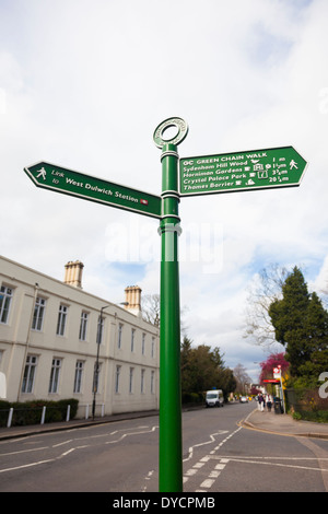 Plaque de rue, 76200 Village, London, UK Banque D'Images