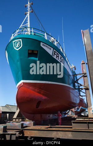 Bulbe ou saillants et ampoule de flottaison ; Uberous FR 50  bateaux de pêche à des navires immatriculés à Fraserburgh Port, Ecosse, Royaume-Uni Banque D'Images