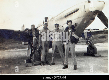 Cette image de l'album Perdomo montre Oscar Perdomo, un as notable du 464th Fighter Squadron, 507th Fighter Group. Perdomo a contribué à de nombreuses victoires pendant la seconde Guerre mondiale dans le cadre des efforts de l'US Army Air Force sur le théâtre européen. Banque D'Images