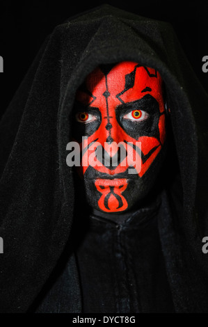 Un fan habillé comme le seigneur Sith Darth Maul de Star Wars Banque D'Images