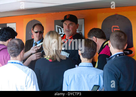 20 avril 2013 : San Francisco Giants manager Bruce Bochy donne une interview avant la MLB baseball match entre les Rockies du Colorado et les Giants de San Francisco à AT&T Park à San Francisco CA. Les géants vaincus les Rocheuses 5-4. Damon Tarver/Cal Sport Media Banque D'Images