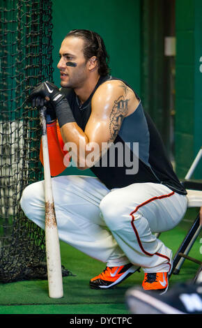 20 avril 2013 : le voltigeur des Giants de San Francisco Michael Morse (38) attend son tour pour l'avant la cage de frappeurs MLB baseball match entre les Rockies du Colorado et les Giants de San Francisco à AT&T Park à San Francisco CA. Les géants vaincus les Rocheuses 5-4. Damon Tarver/Cal Sport Media Banque D'Images