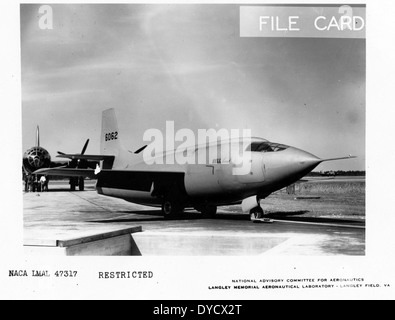 La photo AL247-006 montre le Bell X-1, le premier avion à briser le mur du son, et d'autres avions notables, dont le Bell B-1, le Bell XS-1 et le Convair F-102 à la base aérienne d'Edwards lors de vols expérimentaux dans les années 1940 Banque D'Images