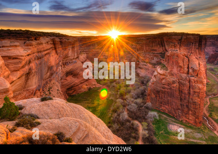 Aube sur Thunderbird, Canyon de Chelly National Monument, Arizona USA Banque D'Images