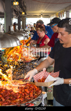 Everglades City Florida,Festival des fruits de mer,alimentation,vendeur vendeurs,stall stalles stand marchands marché marchand marché, hispanique latin Latino Banque D'Images