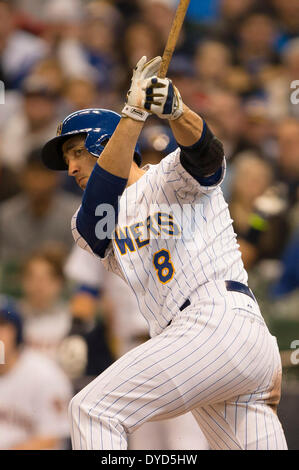 Milwaukee, Wisconsin, États-Unis. 13 avr, 2014. 13 avril 2014 : droit des Milwaukee Brewers fielder Ryan Braun # 8 jusqu'à chauve-souris pendant le match de la Ligue Majeure de Baseball entre les Milwaukee Brewers et les Pirates de Pittsburgh au Miller Park de Milwaukee, WI. Brewers défait les Pirates 4-1. John Fisher/CSM/Alamy Live News Banque D'Images