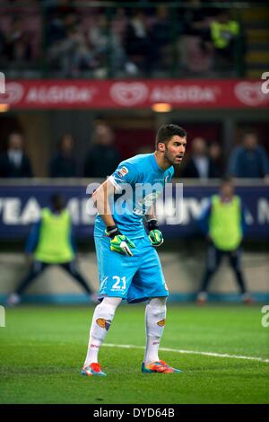 Milan, Italie. 13 avril 2014. Milano, Italie. 13 avr, 2014. Mariano Andujar (Catane) Football/soccer : Italien 'Serie' un match entre l'AC Milan 1-0 Catania au Stadio Giuseppe Meazza à Milan, Italie . Credit : Maurizio Borsari/AFLO/Alamy Live News Banque D'Images