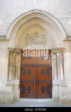 Entrée de l'église du monastère, l'abbaye de Saint Michel de Frigolet, la Montagnette, Bouches-du-Rhône Banque D'Images