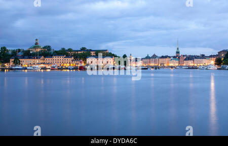 Ancienne caserne des bâtiments sur l'île de Skeppsholmen Stockholm, de Södermalm à droite, Stockholm, Stockholms Banque D'Images