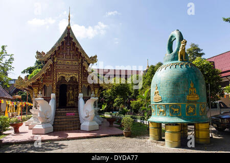 Phrah Wat Singh, bell énorme devant le temple, Chiang Rai, la province de Chiang Rai, dans le Nord de la Thaïlande, Thaïlande Banque D'Images