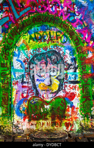 Image de John Lennon sur le mur éponyme à Prague. Banque D'Images