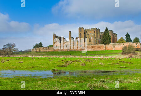 Le château de Kenilworth est en partie détruit par les forces parlementaires en 1649 pour éviter qu'il ne soit utilisé comme place forte militaire. Banque D'Images