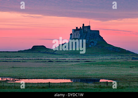 Vue de château de Lindisfarne. Banque D'Images