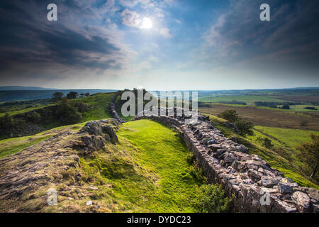 Mur d'Hadrien à Walltown rochers escarpés dans le Northumberland. Banque D'Images