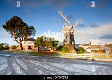 Stow moulin sur un matin glacial à Paston. Banque D'Images