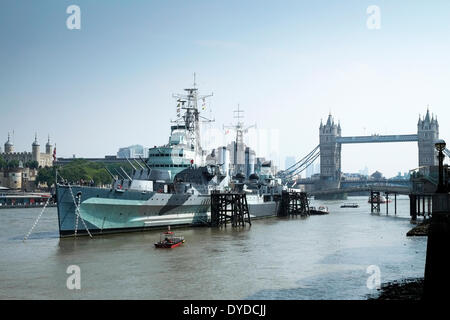 Le HMS Belfast amarré dans la Tamise. Banque D'Images