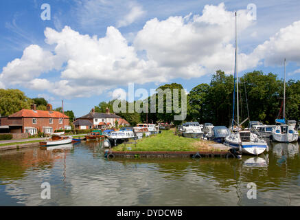 Thurne digue sur les Norfolk Broads. Banque D'Images