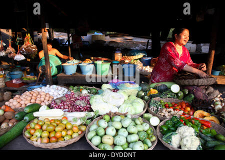 Les vendeurs de légumes à Siem Reap. Banque D'Images