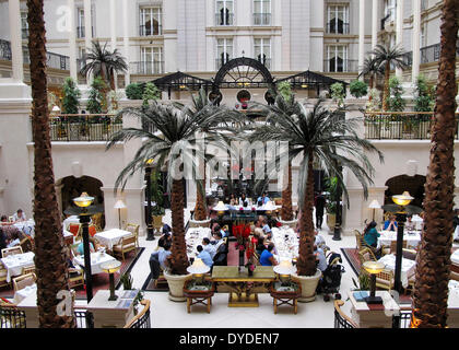 Restaurant jardin d'hiver dans l'Hotel Landmark dans Marylebone. Banque D'Images