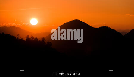 Coucher de soleil sur les montagnes vu de Lom King Check Point près de pai. Banque D'Images