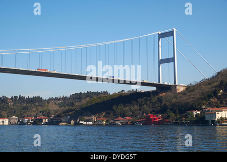 Le Fatih Sultan Mehmet second pont sur le Bosphore, Istanbul, Turquie. Banque D'Images