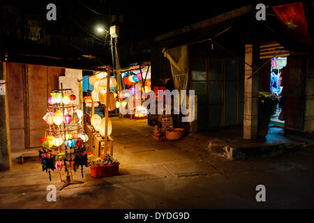 Une boutique qui vend des lanternes à Hoi An. Banque D'Images