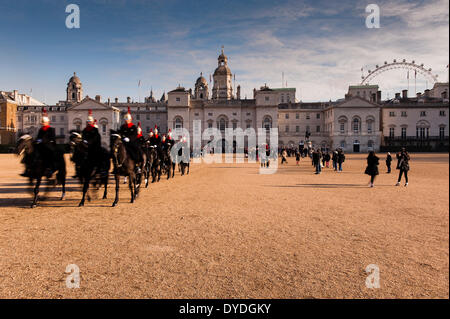 Changement de la garde à Horse Guards Parade. Banque D'Images