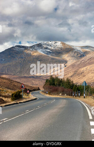 Une vue vers Ciche na Beinne Deirge Beinn Dearg et Mheadhonach dans le Cuillin Hills sur l'île de Skye écossais. Banque D'Images