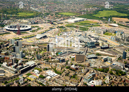 Vue aérienne de Stratford et le Parc Olympique Queen Elizabeth. Banque D'Images