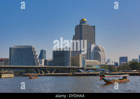 Bangkok, ville, Saphan Taksin, Thailande, Asie, bateau, rivière, Skyline, State Tower, touristique, voyage Banque D'Images