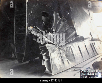 Cette image montre une photographie historique de la collection de George Arnold, représentant un avion de Central Aircraft Manufacturing, mettant en évidence la production aéronautique en Chine. Banque D'Images
