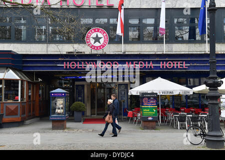 Berlin, Allemagne. Le 04 Avr, 2014. Vue de l'entrée de l'hôtel Hollywood Media à Kurfuerstendamm à Berlin, Allemagne, 04 avril 2014. Photo : Jens Kalaene/dpa/Alamy Live News Banque D'Images