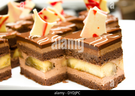 Gâteau de bananes dessert au chocolat noir tarte sucré délicieux. Banque D'Images